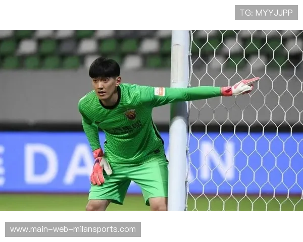 颜骏凌连续扑出对方两次禁区内近射，海港守门员状态火热